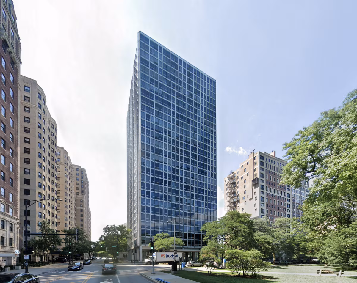 2400 Lakeview Apartments